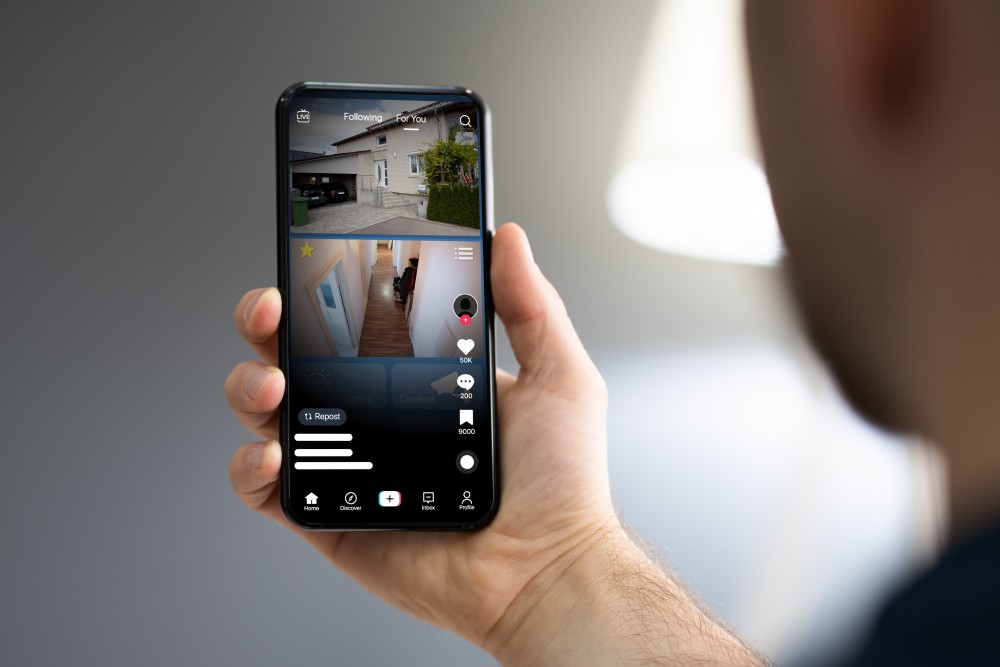 eric_self1's tweet image. BREAKING: Your phone battery will die faster if you stare at TikTok for 6 hours straight. More at 11.