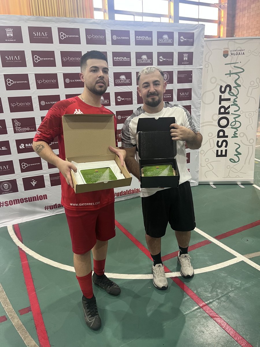 papigavi's tweet photo. Primer partido de la historia del Perreo FC.

Ha sido un día 10, jugando contra un equipo brutal y en un sitio mejor aún.

Gracias a la familia del @UDAldaiaCF_Masc por la invitación y la acogida. 

Dos entrenamientos y un partido, mucho por recorrer... Amunt Perreo 🍑 https://t.co/rn3azuExiB