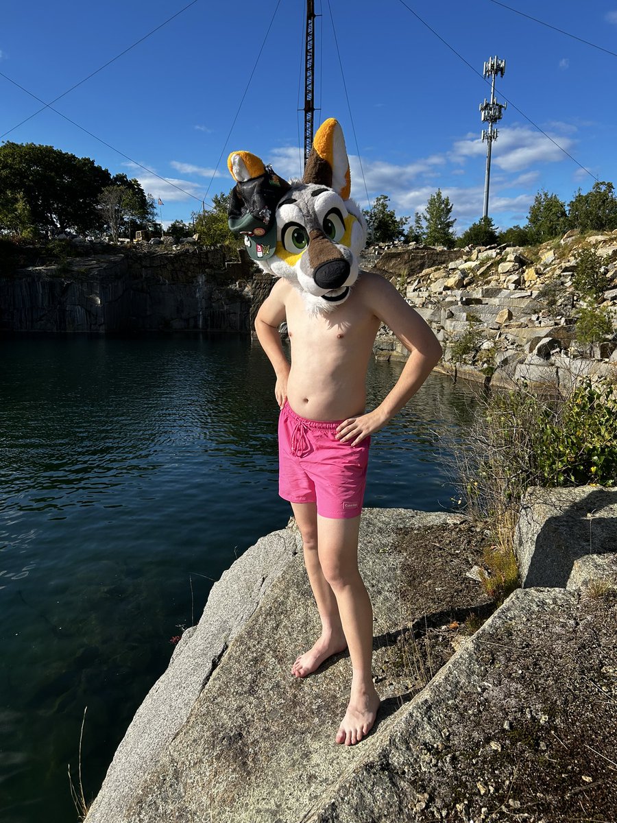 I got lost on the way to #megaplex … Is this the pool?

#FursuitFriday