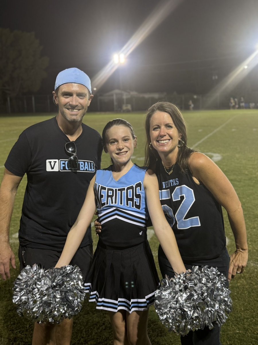 sbarrettinbox's tweet image. 2nd @VeritasPrepAcad game of the season and I had my WHOLE family on the field. @WillBarrett2026 OL/DL #52 held the line all night. @CalebBarrett_29 got a few reps OL/DL/PAT. 
My girl was CHEERING her first game. 
My oldest @jared_t_barrett came out after his practice with…