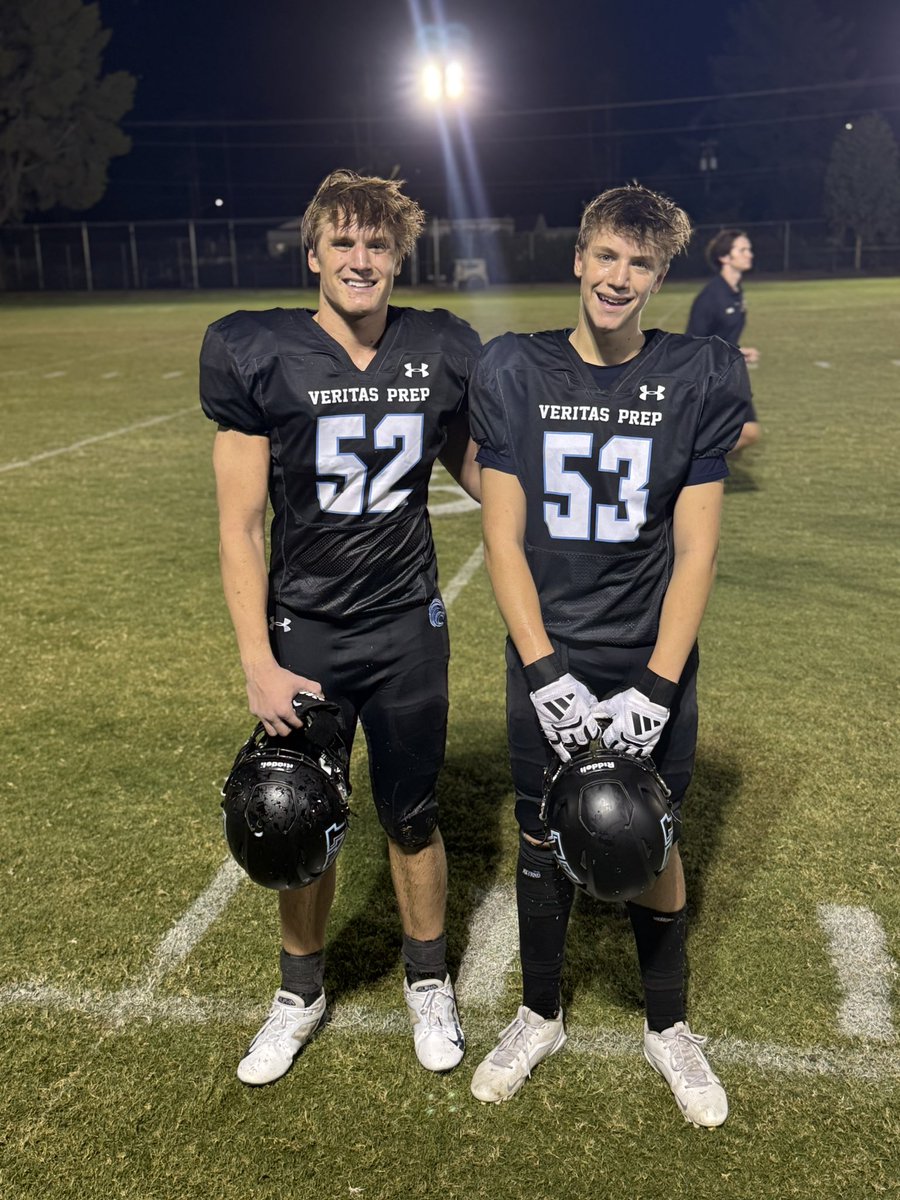 sbarrettinbox's tweet image. 2nd @VeritasPrepAcad game of the season and I had my WHOLE family on the field. @WillBarrett2026 OL/DL #52 held the line all night. @CalebBarrett_29 got a few reps OL/DL/PAT. 
My girl was CHEERING her first game. 
My oldest @jared_t_barrett came out after his practice with…
