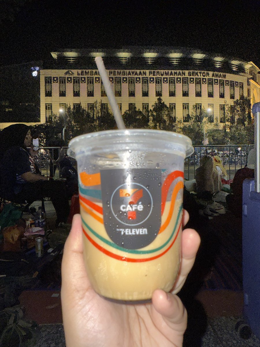 Thank you <a href="/7elevenmalaysia/">7-Eleven Malaysia</a> for this free coffee on merdeka day!! 🫶🏻🫶🏻 #Merdeka