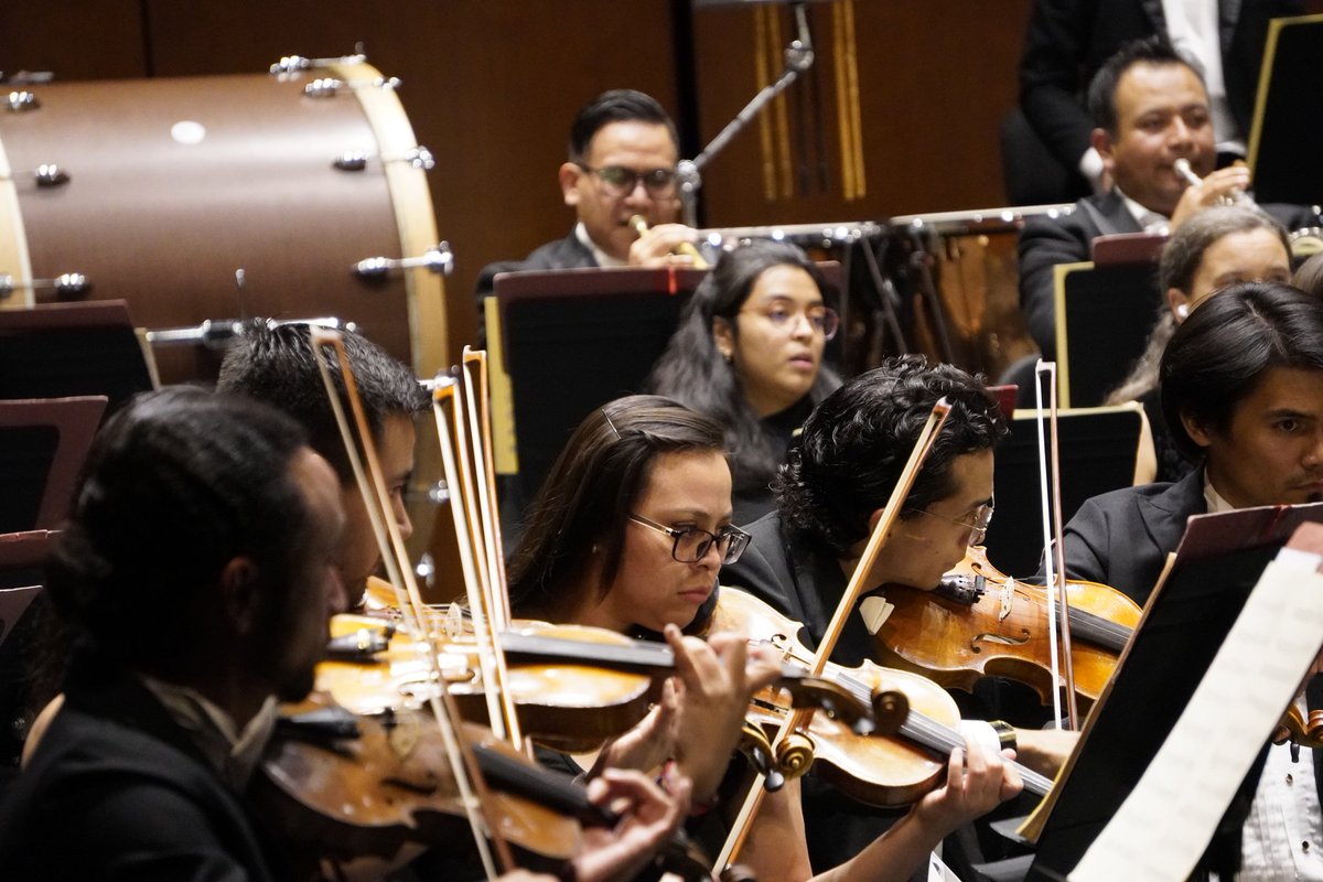 🎶✨ La OSUG ofreció una experiencia musical profunda y conmovedora con su Programa 4, titulado "La guerra y la música", bajo la dirección de Ramón Shade director invitado y con la destacada participación del Mtro. Hugo Manzanilla, clarinetista principal y solista del programa.
