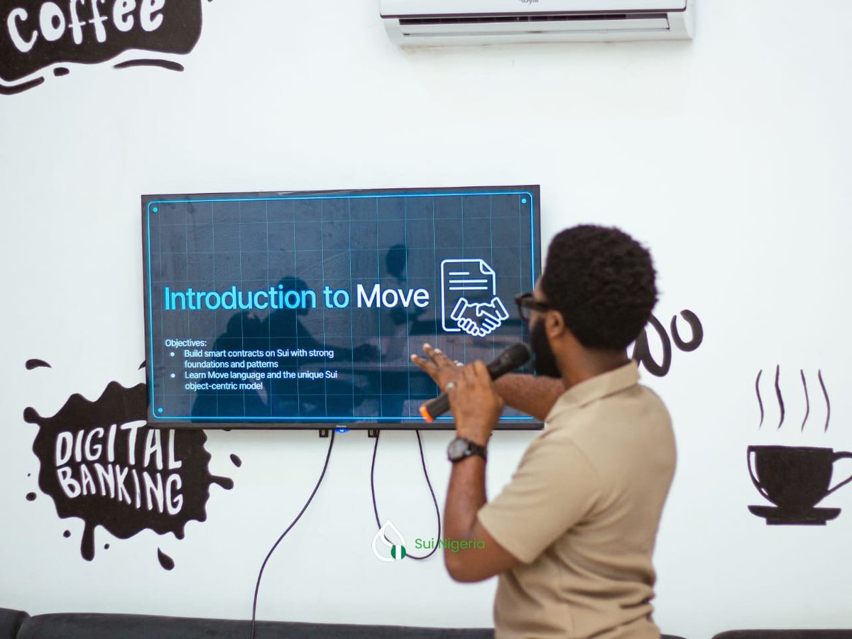 Melodydotsui's tweet image. 3/
This is @dannyclassi_c breaking it down for us, teaching us how to build smart contracts with the Move programming language.
