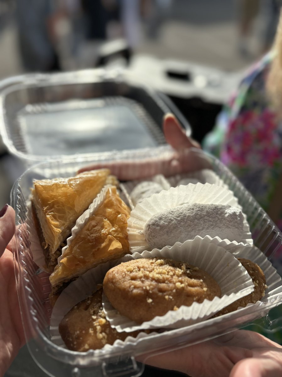 977HTZFM's tweet image. We’re enjoying the last days of August here at @NiagGreekFest! Be sure to come by and enjoy some delicious Greek food!  You can find us in the Kidz Zone all weekend long! 🇬🇷

#NiagaraGreekFest #HTZFMRoadies