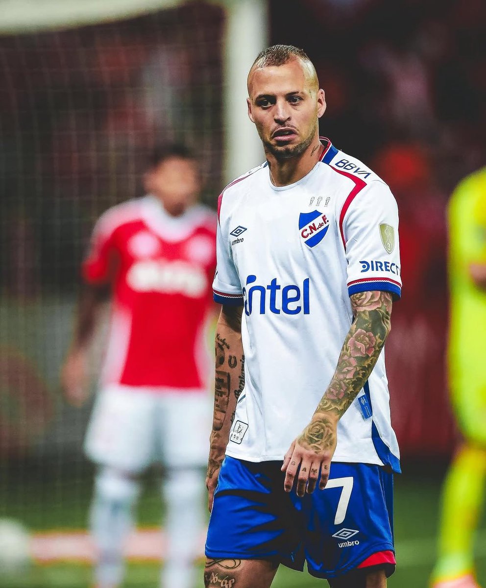 En Nacional:
86 partidos
48 goles
0,55 promedio.

En su vuelta: 
55 partidos:
32 goles. 

Bestial, a 2 de Top 10 del siglo.