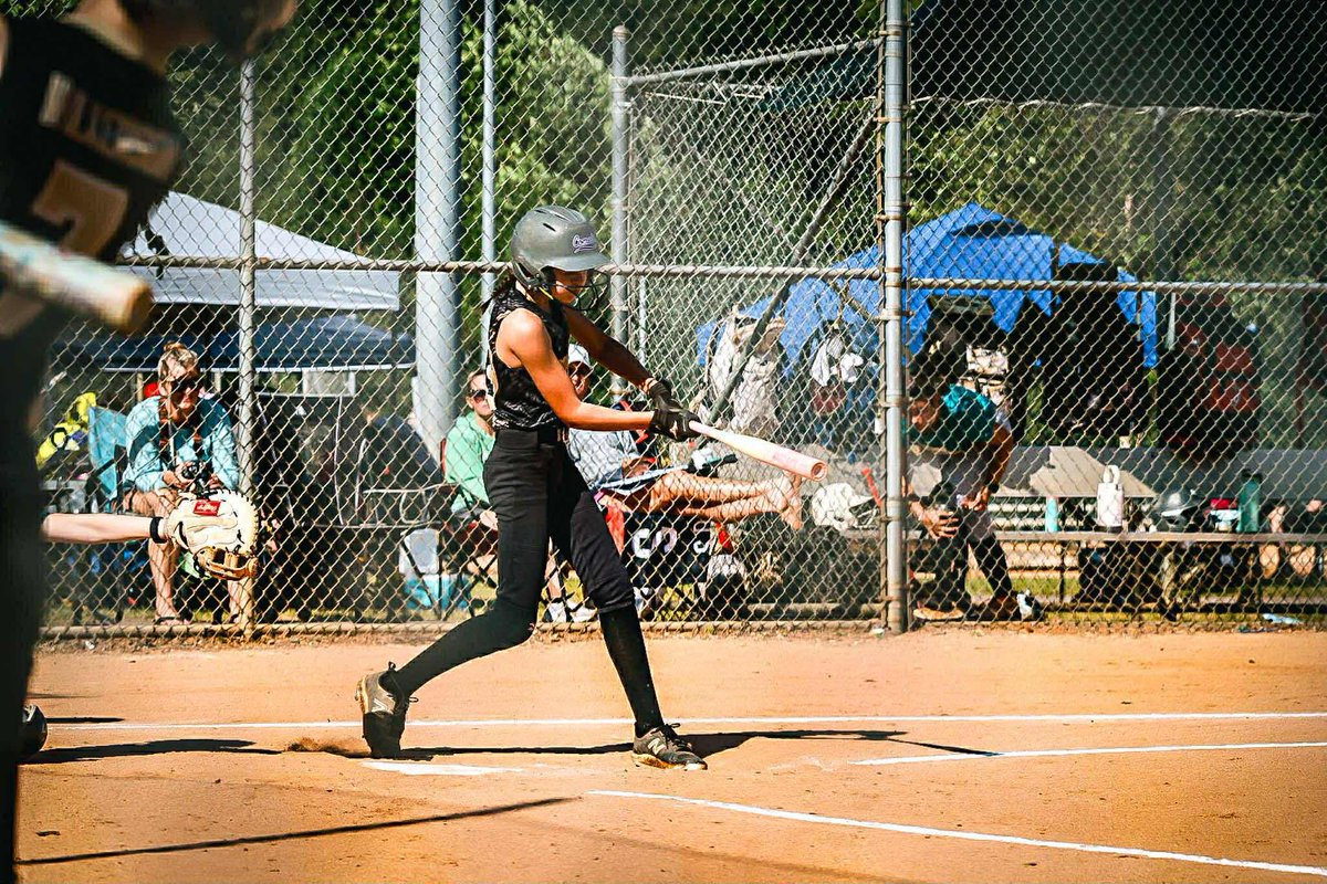 HaileyHan44's tweet image. Back on the field today guest playing! Always fun to play with old teammates. Batting 714, 3 RBIs, 0 strikeouts, 0 error’s and 9 put outs. 

#softball #shortstop #secondbase #middleinfielder #putinthework #reps #workharddreambig