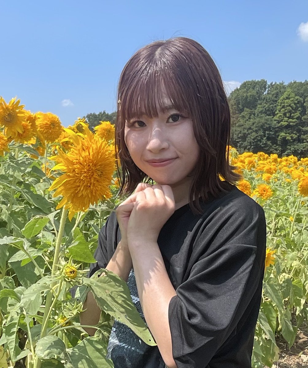 LxWG0ScDertv4GV's tweet image. あこさん　初撮影　ありがとうございました🌻
@ako_RocKets_ 
＠PastelIv 
＠blingbling15086 
＃RocketsModels 
＃BlingBling 
＃あけのひまわりフェスティバル　
2025.8.30 物販　60秒撮影📱　

ひまわりに咲く一輪の花🌼