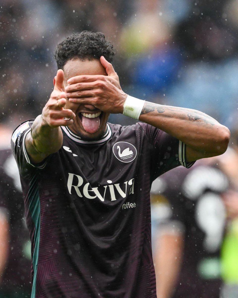 h a r v e y 🦢 tweet media