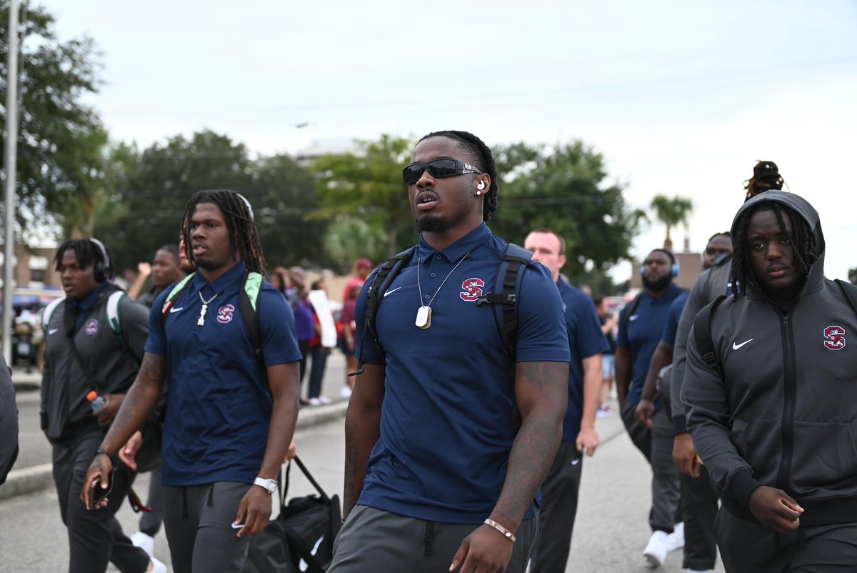 SCState_Fb's tweet photo. #GoDogs

#BulldogWalk is a tradition that we truly take Pride in!!!!!!!!

@SCStateAthletic @MEACSports @coachberry77 
#PayTheFEE
#DigDEEP
#FearTheBITE
#CWCW
#BBB
#HTR
#BuyIn
🔴🔵🐶🏈 https://t.co/twZ7Qep0Ac
