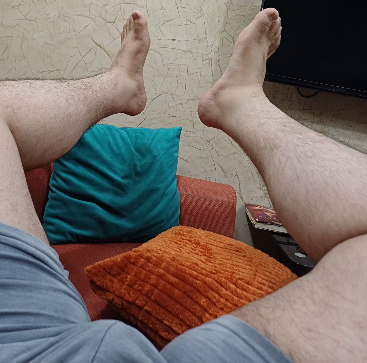 Grandes y bonitos aretes~ 🥴🔥🦵