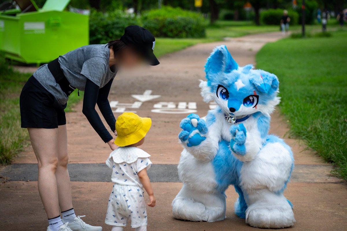 안녕 귀여운 아가야..!!🥹
#FursuitEveryday #fursuit
#동해번쩍_설해번쩍