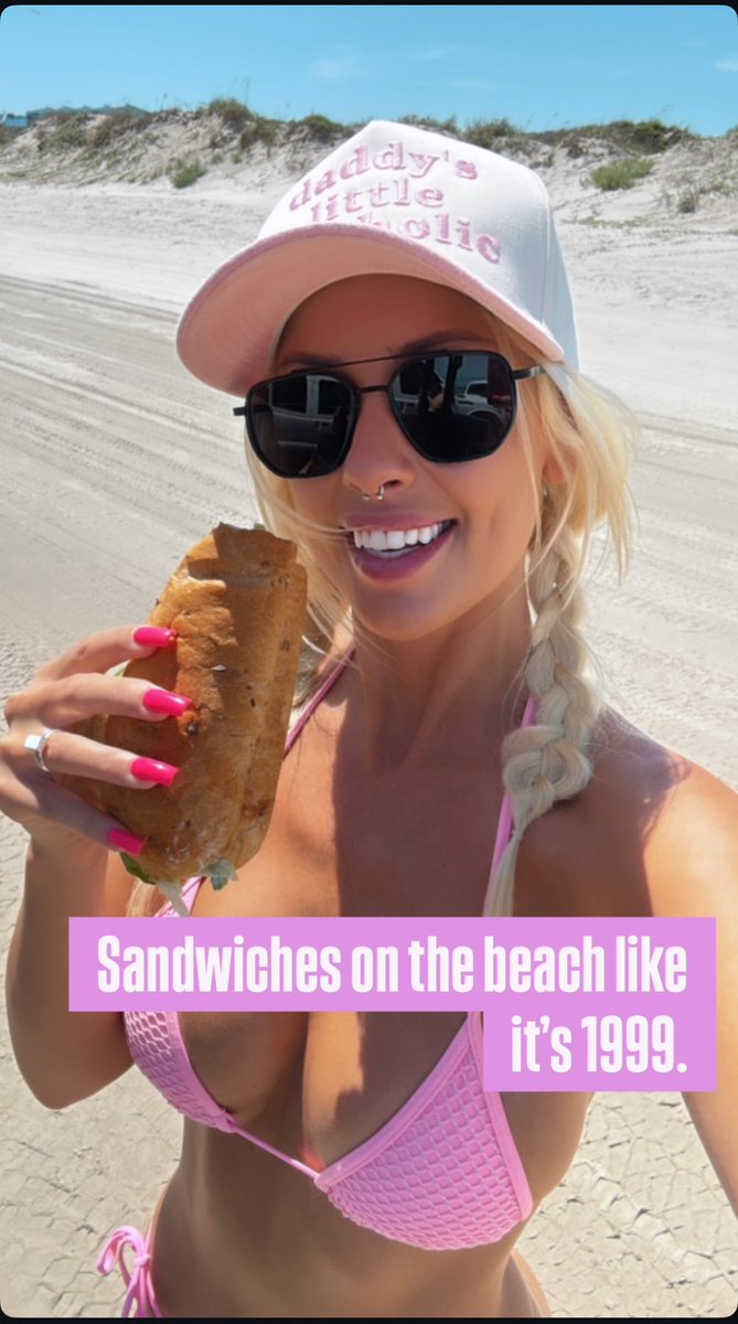 This is how we do weekend👙 around here 🏖️🌮