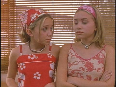movie_charles's tweet image. We as a Society moved on WAYYYYYYY TOO FAST from Our Lips Are Sealed(2000) starring Mary-Kate &amp;amp; Ashley Olsen &amp;amp; HELLO JASON CLARKE!!!! We used to be a Proper Society with Olsen Twins Giving Us Iconic Film after Iconic Film. #OlsenTwins #MaryKateOlsen #AshleyOlsen #OurLipsAreSealed