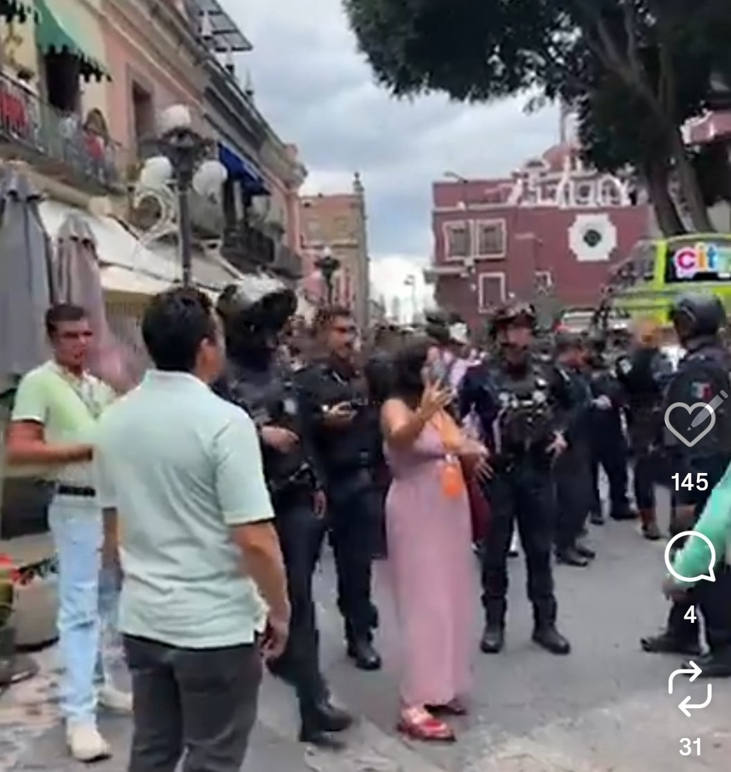 OlimpiaCMujer's tweet photo. ¡Liberación ya de nuestras compañeras en #Puebla!
Se presume que policías Estatales y municipales  se llevaron arbitrariamente a 4 compañeras de las colectivas "Women on fire e Heroícas e Histéricas" por iconoclasia en el marco de la manifestación por el Día de los desaparecidos. https://t.co/b9QMMo6yiZ