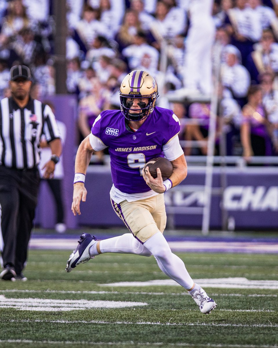 good luck trying to stop him in the red zone ❌

Sluka's 40th career rushing TD puts us up 21-0 in the second!