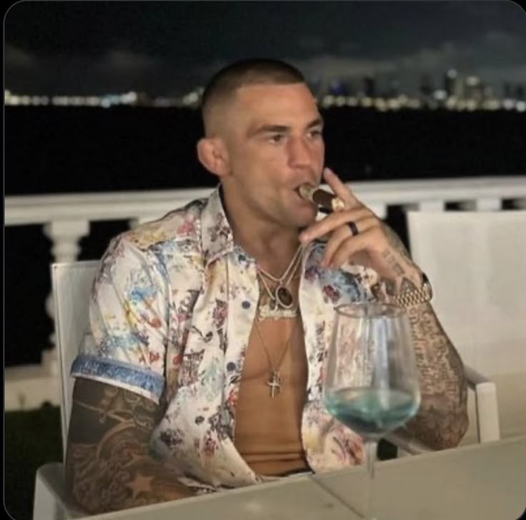 WordsofZain's tweet photo. @DustinPoirier Don't be silly, jump the Gilly. https://t.co/zMl77RbR0Y
