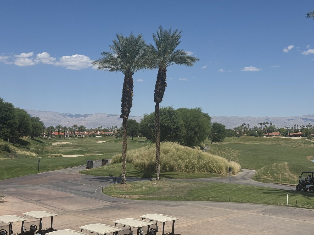 Ernie’s is a great place in La Quinta for lunch. Pastrami Reuben with sweet potato fries 💯