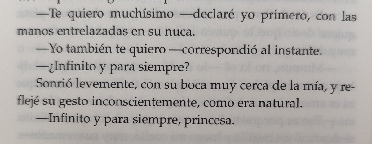 Si hace tres años alguien me hubiese dicho que a estas alturas ya habría releído varias veces la historia de mi niño incomprendido y lo mucho que iba a amarlo, no me lo había creído... 
Feliz tercer cumpleaños a mi mayor protegido, y también incomprendido, Suelo sagrado I 😭