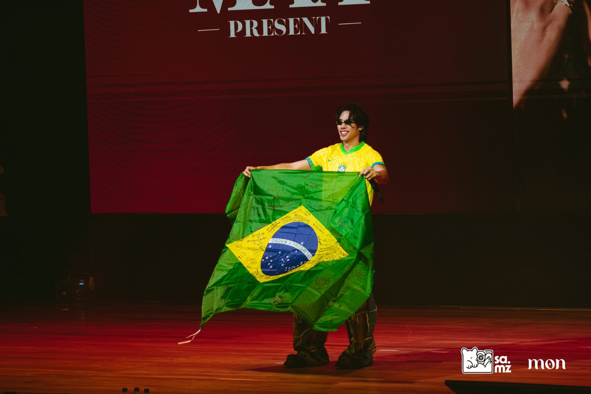 makingournuance's tweet photo. representando todo o calor e amor que temos pelo nosso favorito. 🇧🇷💚💛

No final, não faltaram lágrimas e emoção, com Max deixando uma mensagem especial de agradecimento pelo apoio e amor que recebe dos fãs. 🥹💖

Obrigada pelo fanmeeting maravilhoso @mawprodutora @maxiiin_ https://t.co/6ORLHLxEK8