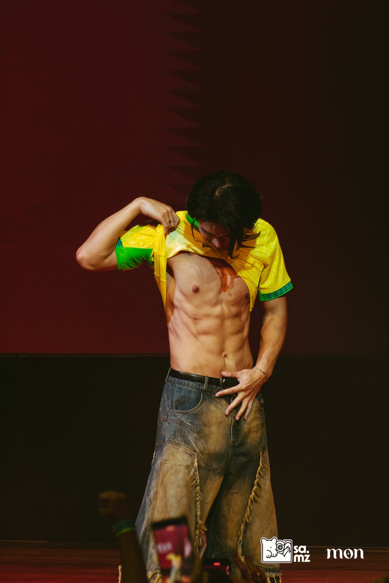 makingournuance's tweet photo. representando todo o calor e amor que temos pelo nosso favorito. 🇧🇷💚💛

No final, não faltaram lágrimas e emoção, com Max deixando uma mensagem especial de agradecimento pelo apoio e amor que recebe dos fãs. 🥹💖

Obrigada pelo fanmeeting maravilhoso @mawprodutora @maxiiin_ https://t.co/6ORLHLxEK8