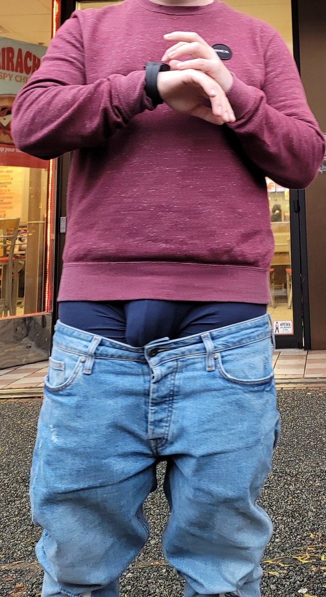 Saggernate's tweet photo. Love the pouch on Nike boxers.
#bulge #sag #sagger #saggingpants #sagging #saggingbulge #nikeboxers #pantslow #pantssag #sagginglow https://t.co/xlPFnNWaVZ