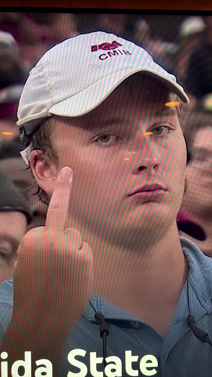 TrueWde's tweet image. This will keep warm through the winter. If Alabama fans were a single photo ⬇️