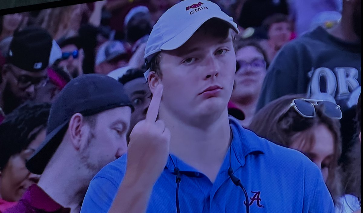 DougLesmerises's tweet image. How many losses does Alabama have?