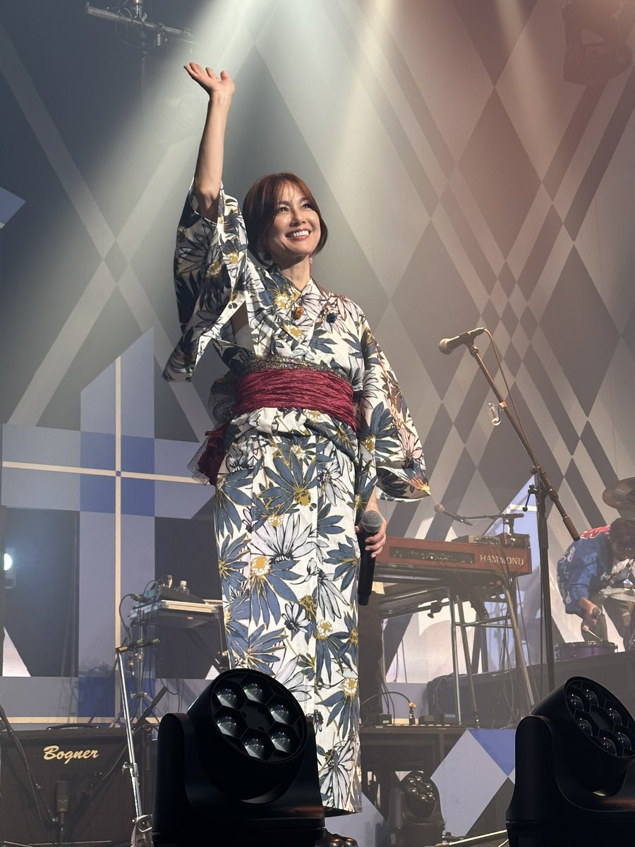 531P2_N7000's tweet photo. 見たことないよな夏〜
#相川七瀬
#ROCKKINGDOM https://t.co/XPJO1JlnHi