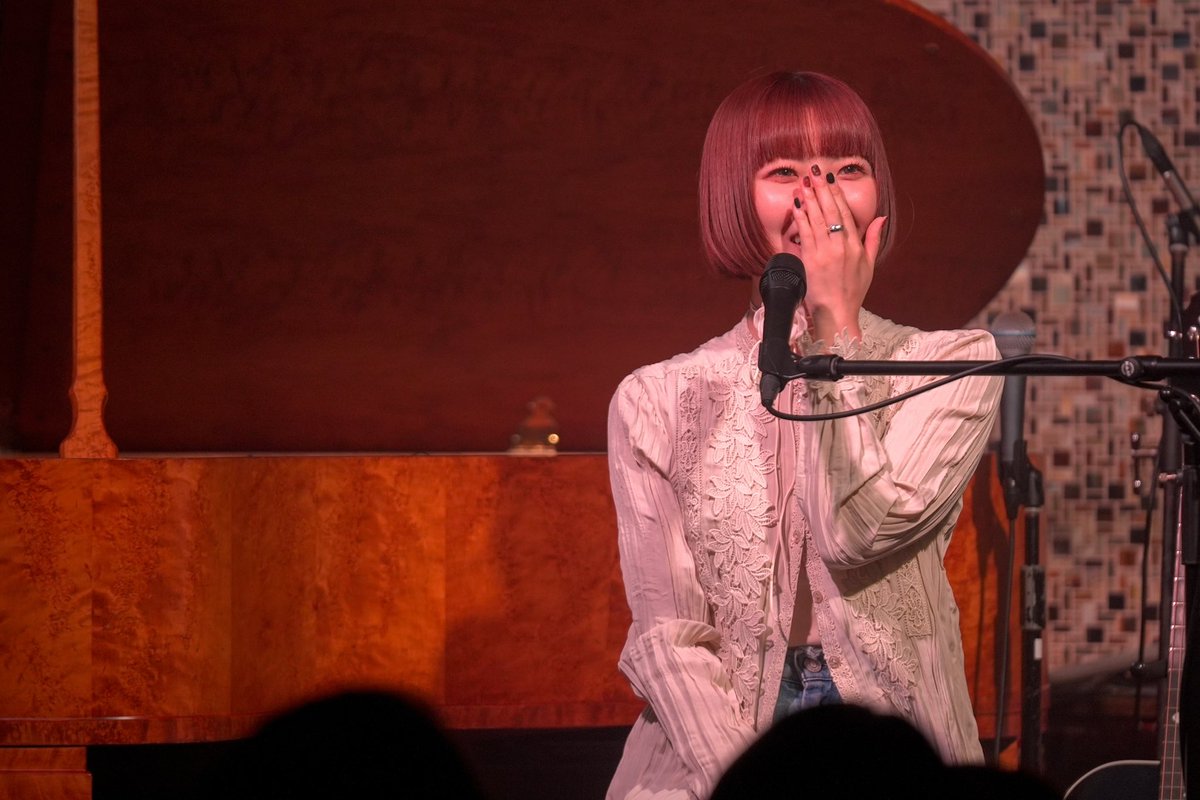 2025.08.30.Sat
鳥居れな × はまたく
〔 月夜に提灯 〕🍇GRAPES

ご視聴いただいた皆様
ありがとうございました！

一方的に愛聴していた方と初共演ツーマン…
予測不能でしたが、ファンの皆様が一緒に
記憶に残る夢見心地な夜を作ってくださった

史上1位楽しかった
至上は無いだろうと感じてしまった