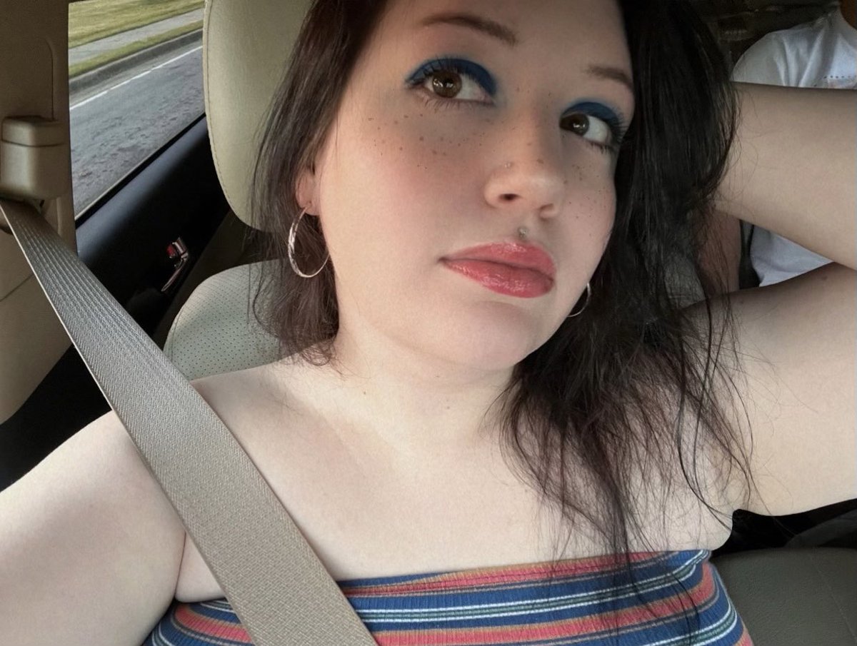 _finalgal's tweet image. Best I can do is Maxine