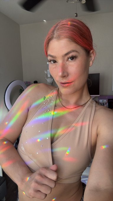 Watch Stella Skye's leaked NSFW photo on TwXstars