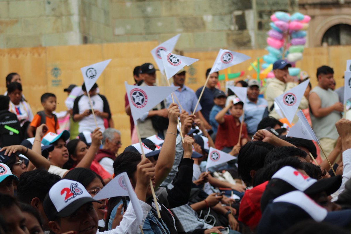 Hoy la juventud se expresó con música, danza y poesía en todas las capitales del país para exigir justicia por las agresiones a estudiantes en Oaxaca. #CulturalContraRepresión
