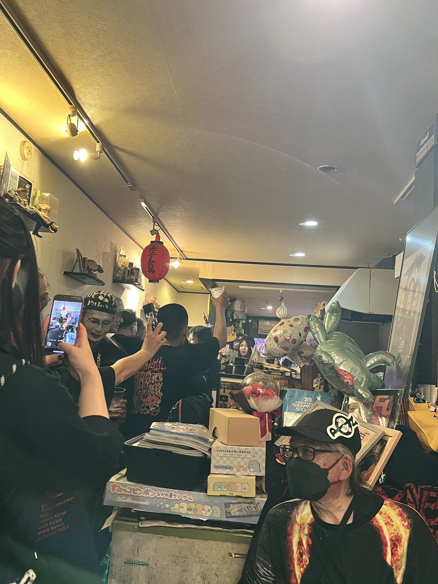 おはようございます♪

昨日は初日で暑い中の物販！

久しぶりに脚つったよ🤣
2日の今日はゆっくり向かいます😅

あっ！昨日の夜はここで打ち上げ！
20人以上居たのでは？
#楽顔童