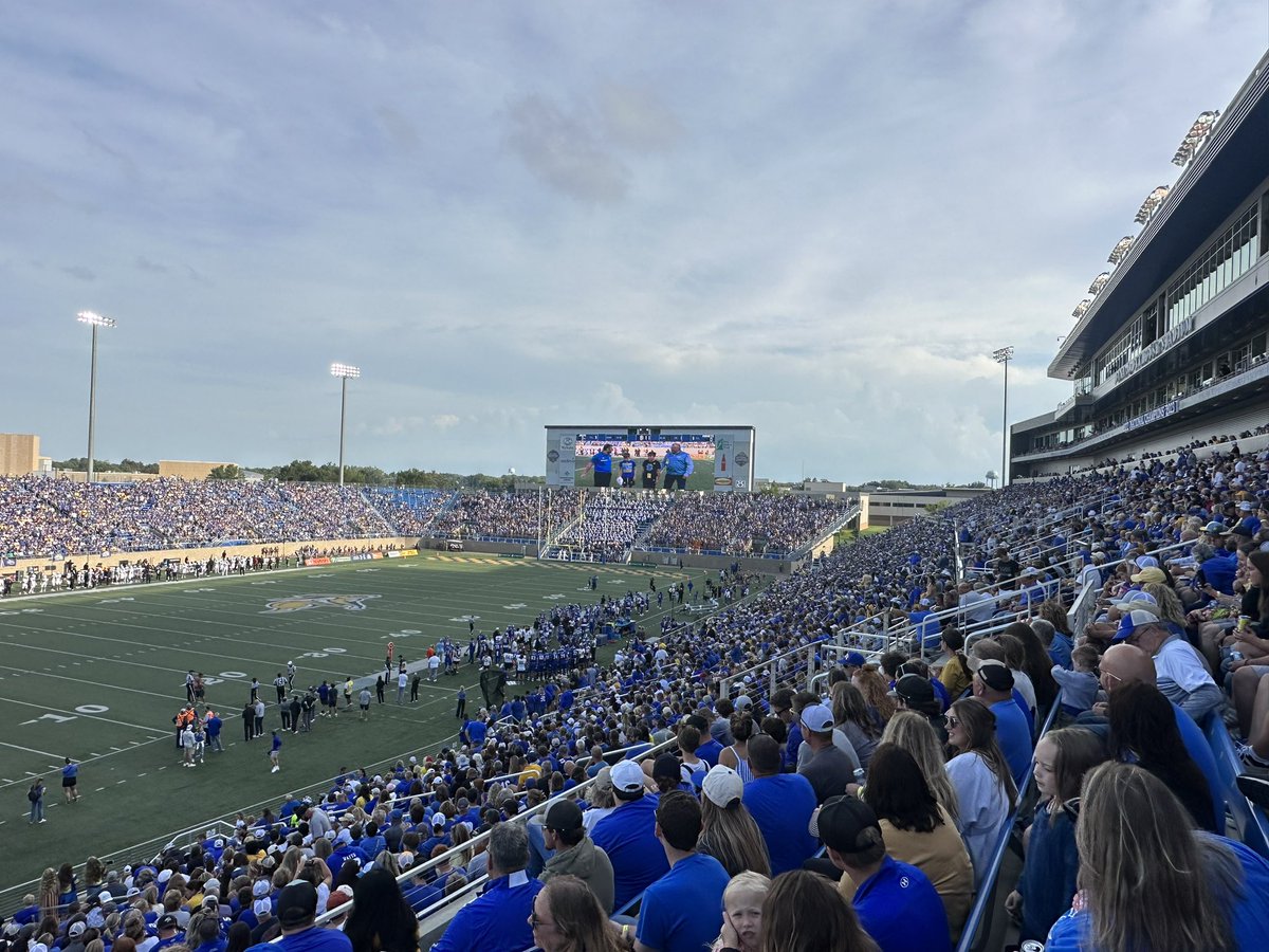 Cullen McShane playing like a man possessed… Could be the next great Jackrabbit linebacker

Jacks and Sac St. tied 3-3

Great crowd on hand as well