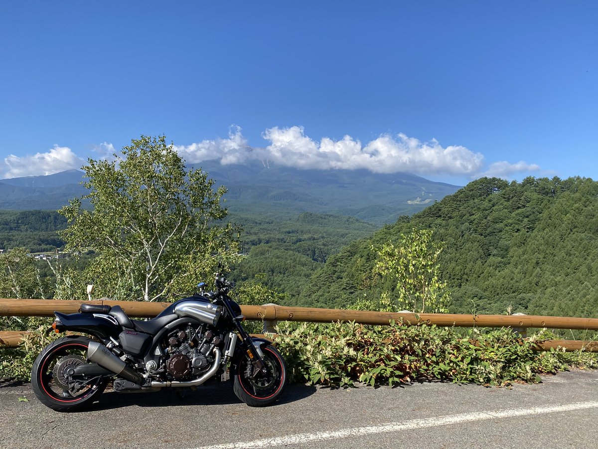 yanmar1700's tweet photo. 天気は良いのに、御嶽山だけ雲で隠れてる…
(´･ω･) https://t.co/qTd4xsUoN7