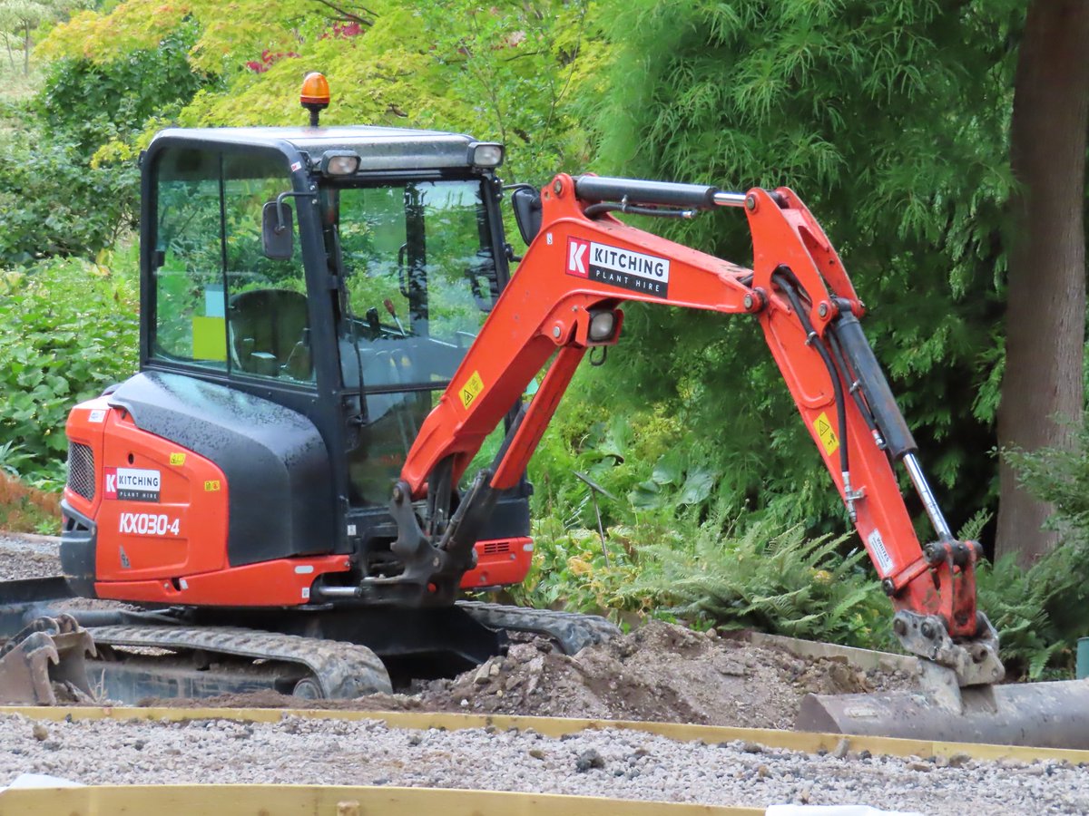 does anyone want to see a digger  #wheresbobthebuilder