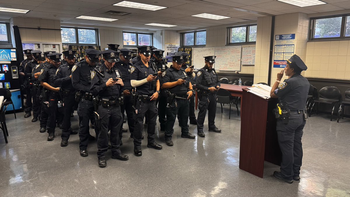 Harlem, your PSA6 officers 👮‍♂️👮‍♀️are ready to serve this holiday weekend. Happy Labor Day weekend!!!