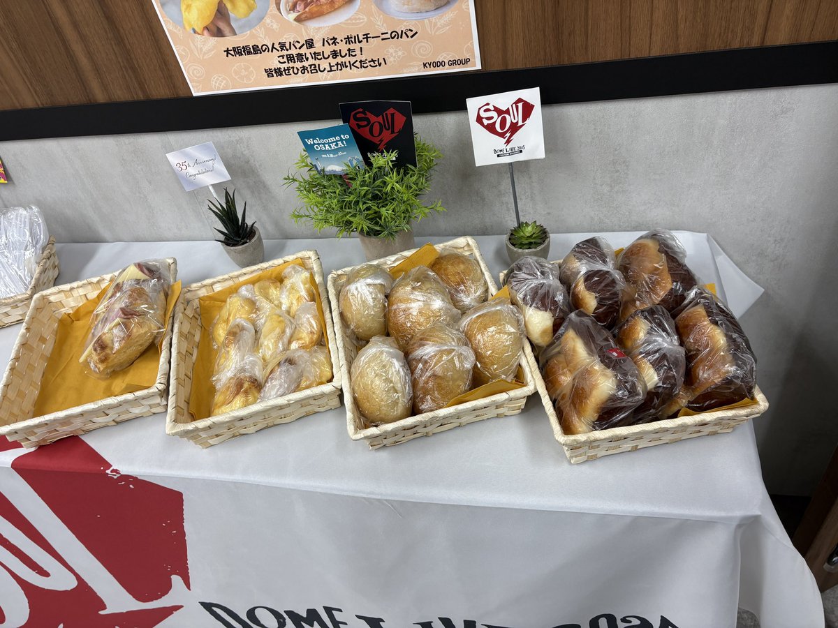 職業柄
ある意味、耳がいいけど、悪い
モニターマンにバランス調整してもらって
イヤモニで皆の音を聞いてる
イヤモニの中の音が自分のドラムの音にかき消されないようにするには、それは大きくなるわけで
、、、で、大きい音聞きすぎ
だから聞き間違えが多い

ここ最近の傑作は、、、