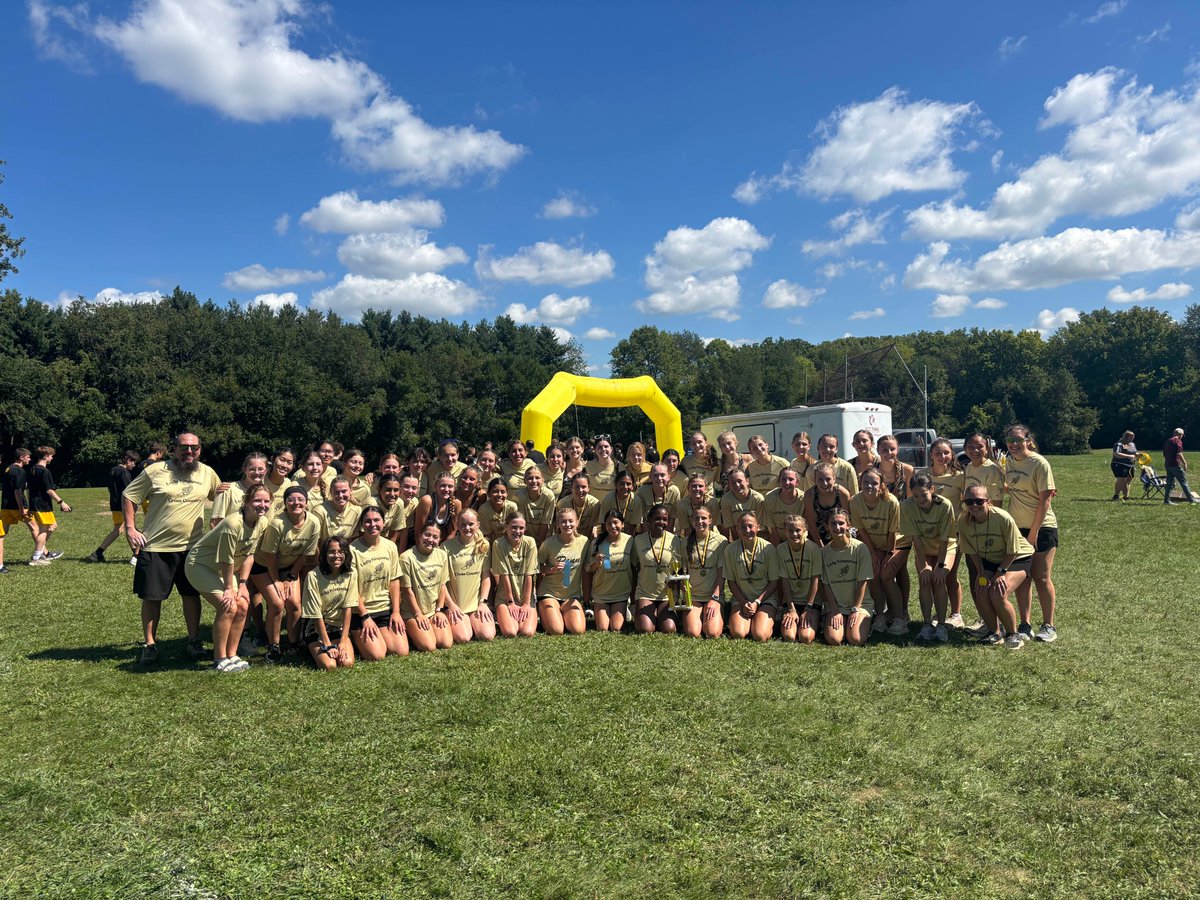 Lady Kingsmen with an EXCEPTIONAL effort at the Tom Miller Hokum Karem today!

One point away from a perfect score! Varsity putting four pairs in the top five overall, six in the top 20!

Every lady exceeding their pre-race targets and Early Bird average!  #BeUncommon 💛🖤