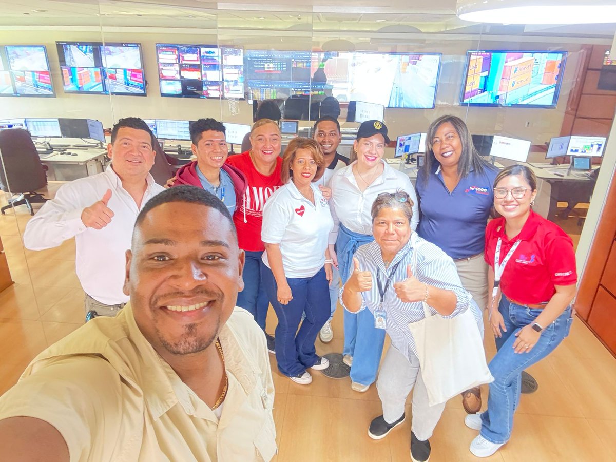 ✨ Como cierre del módulo Fundamentos de Infraestructura Marítima,  estudiantes del Diplomado en Periodismo Marítimo y Logístico tuvieron la oportunidad de visitar las instalaciones portuarias de nuestro patrocinador @ssamarinemit Puerto de Manzanillo en Colón 🚢⚓