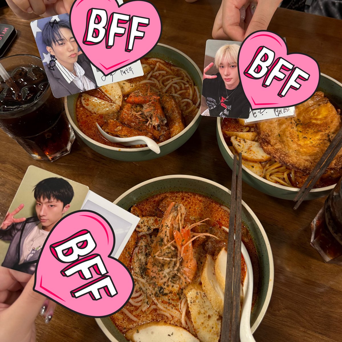 pangiii333's tweet photo. 포카샷찍으려고 포카꺼내놧는데 직원분이 오 핸썸ㅎㅎ 이러고가심ㅋㅋㅋㅋㅋㅋㅋ https://t.co/Jbxj7GHVwM