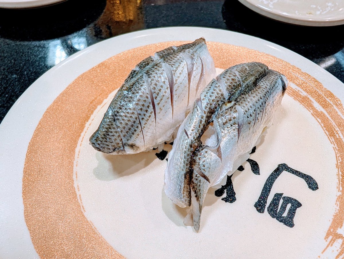 0FYRESoL5xHk2cu's tweet image. 孫の夏休み最終日。飲み放題500円＆漁港直送地魚自慢の回らない回転寿司。プリプリシコシコのアジ、透き通る生タコ、優勝は！しんこ！勿論おかわりです。
＃独楽寿司
#しんこ