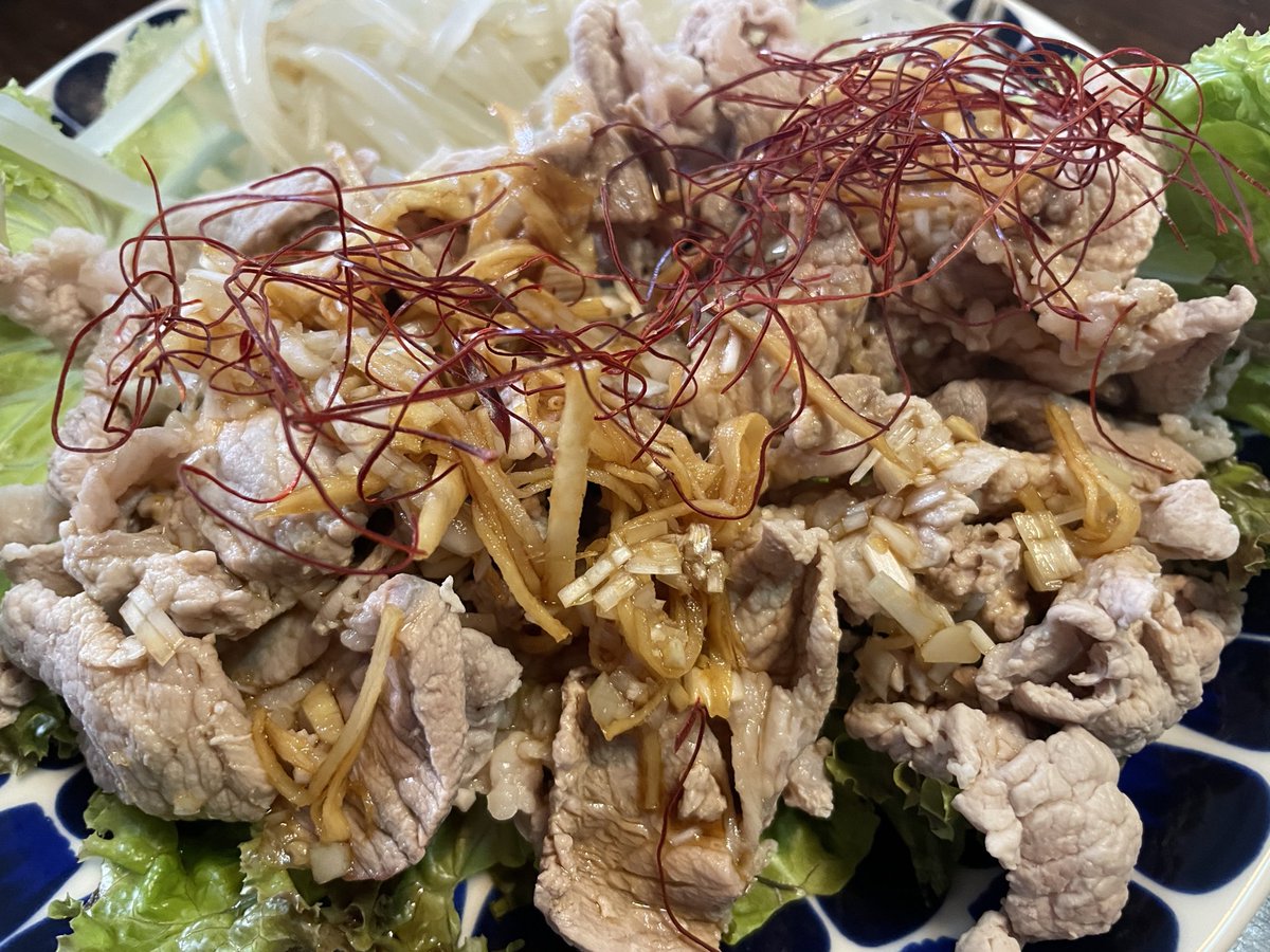 明日から9月というのに、涼しくなる気配もありませんね🥵

私が中学から高校に上がる頃に、親の海外赴任中に受験のためうちに同居してた従姉（私に801漫画を見せてくれた）とは今も交流ありますが、その彼女に教わった豚冷しゃぶのタレを私が独自改良したレシピをご紹介します❣️

酒小さじ1