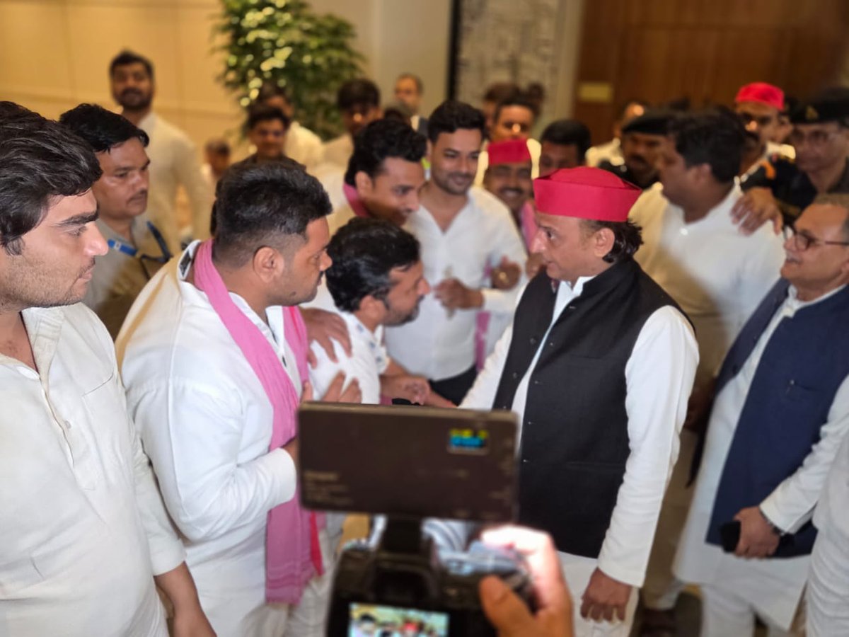 पटना बिहार 
राष्ट्रीय अध्यक्ष PDA के जननायक मा अखिलेश यादव जी का बिहार की सरजमी पर  स्नेह व आशीर्वाद मिला....

अविनाश विद्यार्थी 
जहूराबाद विधानसभा
<a href="/yadavakhilesh/">Akhilesh Yadav</a> <a href="/AbhishekA2Y/">Abhishek Yadav</a>