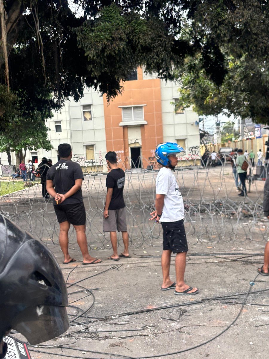 samstrashhh's tweet image. stay safe all.