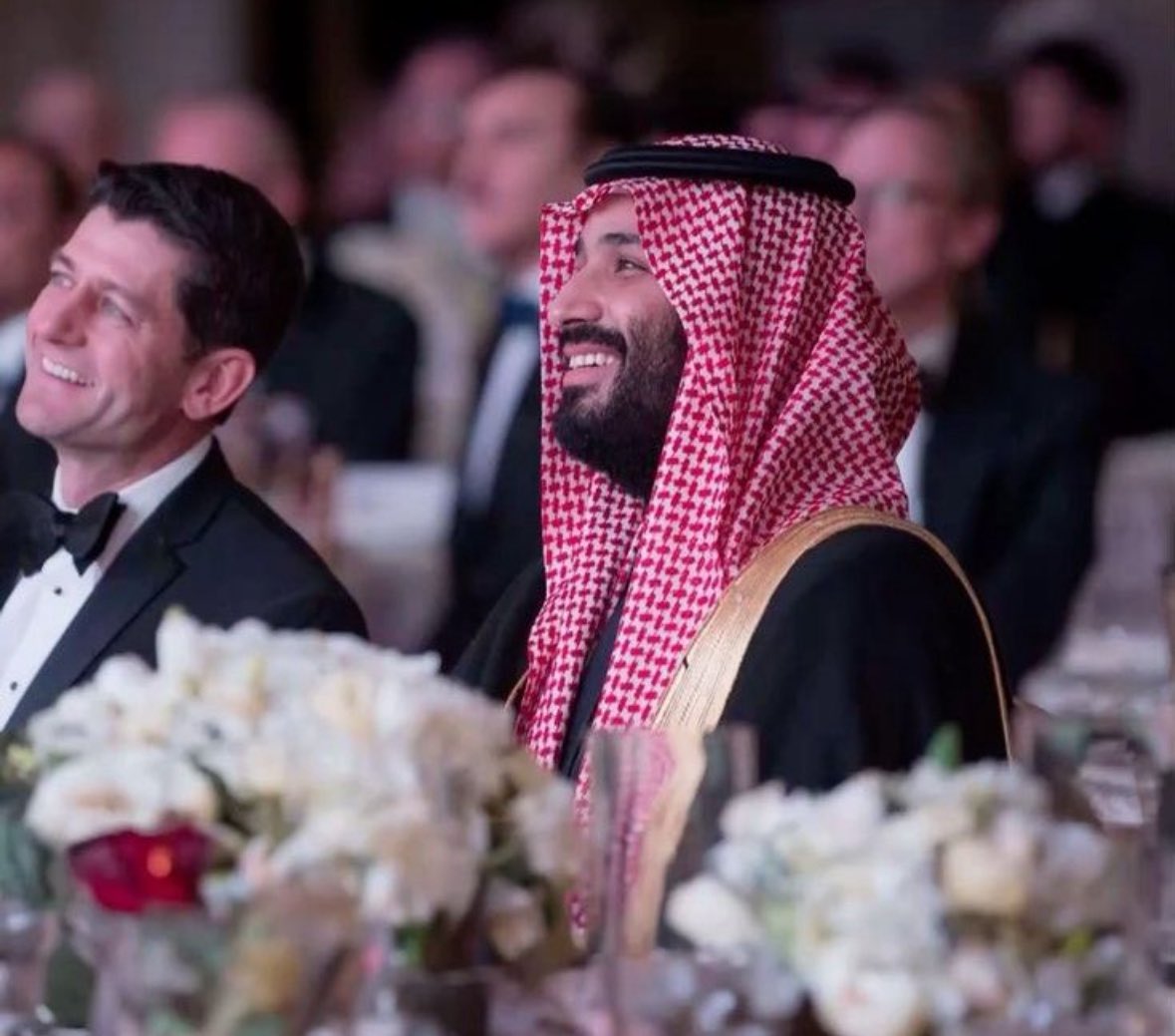 ما جانا ولد .. جانا بلد 

كل عام وانت الخير والطيب ياسيدي 💚

 #محمدنا_اربعون_عاما