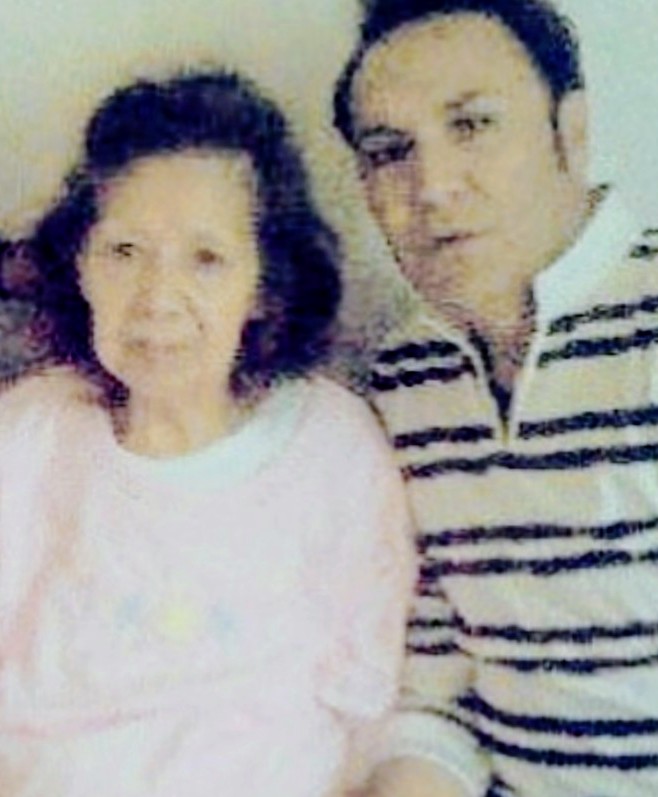 Cuando en 2012 anunciaron el fin del mundo, para mí fue real. Ese 30 de agosto del 2012 se me acabó la vida. A 13 años de tu partida Mamá Ofe me sigues doliendo igual. Sin embargo, continúo resistiendo tu ausencia con el mismo amor que cuando me diste la vida. 😢❤️😢🙏🏽😢❤️😢