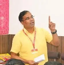 कुर्मी कुल गौरव (@kurmikg) on Twitter photo उत्तर प्रदेश कुर्मी समाज में इन तीनों के अलावा और कोई भी है.?
कहने को तो 40-45 विधायक है
10 सांसद है
सैकड़ों संगठन है
हजारों युवा नेता है
हजारों भावी विधायक और सांसद है
सैकड़ों पतलचाट पत्रकार भी है
!
लेकिन सबके सब मूर्धन्य है
<a href="/ErAshishSPatel/">Ashish Patel</a>
<a href="/pallavi_apnadal/">Dr. Pallavi Patel</a>
<a href="/Sardarsenachief/">Dr RS Patel सरदार सेना</a> उत्तर प्रदेश कुर्मी समाज में इन तीनों के अलावा और कोई भी है.?
कहने को तो 40-45 विधायक है
10 सांसद है
सैकड़ों संगठन है
हजारों युवा नेता है
हजारों भावी विधायक और सांसद है
सैकड़ों पतलचाट पत्रकार भी है
!
लेकिन सबके सब मूर्धन्य है
<a href="/ErAshishSPatel/">Ashish Patel</a>
<a href="/pallavi_apnadal/">Dr. Pallavi Patel</a>
<a href="/Sardarsenachief/">Dr RS Patel सरदार सेना</a>