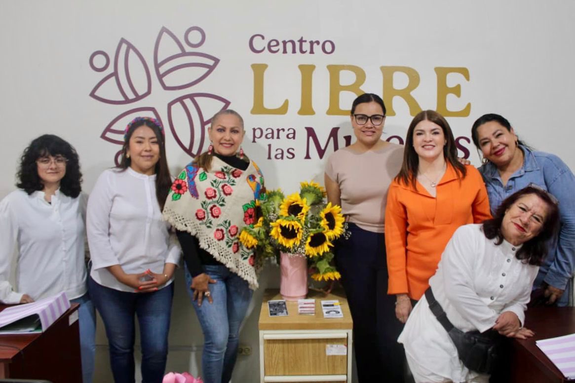 Agradezco la visita a #Zacatlán de nuestra secretaria de Mujeres, <a href="/Lira_Yadira/">Yadira Lira</a> y de la subsecretaria <a href="/gabypbazan/">Gabriela Pérez Bazán #GabyBazán</a> con quienes participé en una asamblea de mujeres, organizada por los gobiernos de México y del Estado.